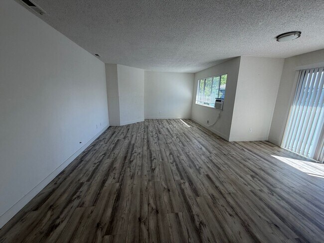 Foto del edificio - 3075 Berrum Pl