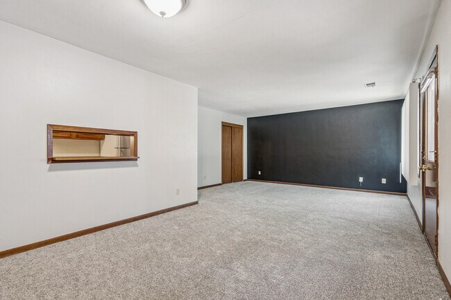 Foto del edificio - Whispering Meadows Condominiums