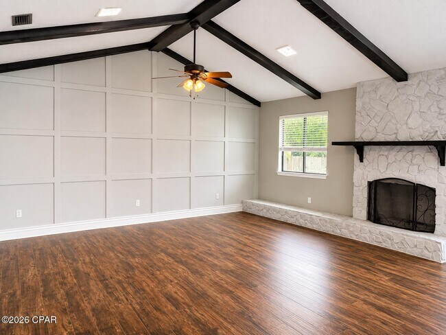 Foto del edificio - 3015 Longwood Cir