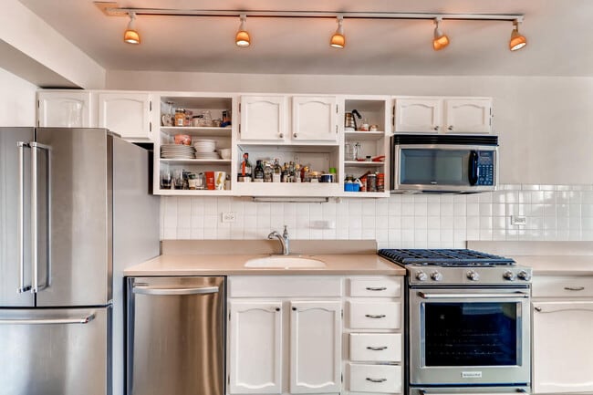 Building Photo - 1540 N State Pkwy