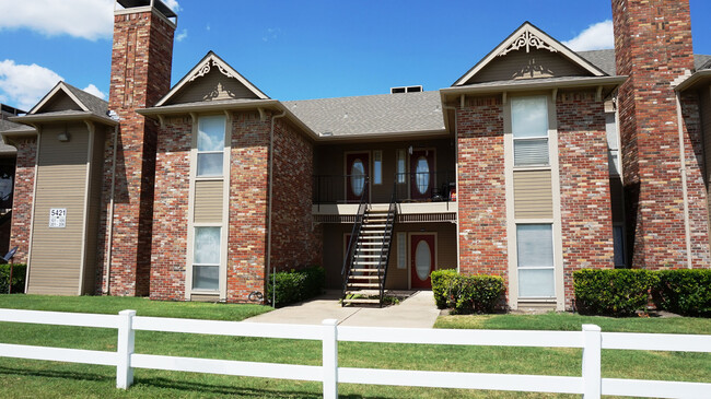 Building Photo - Lake Meadows