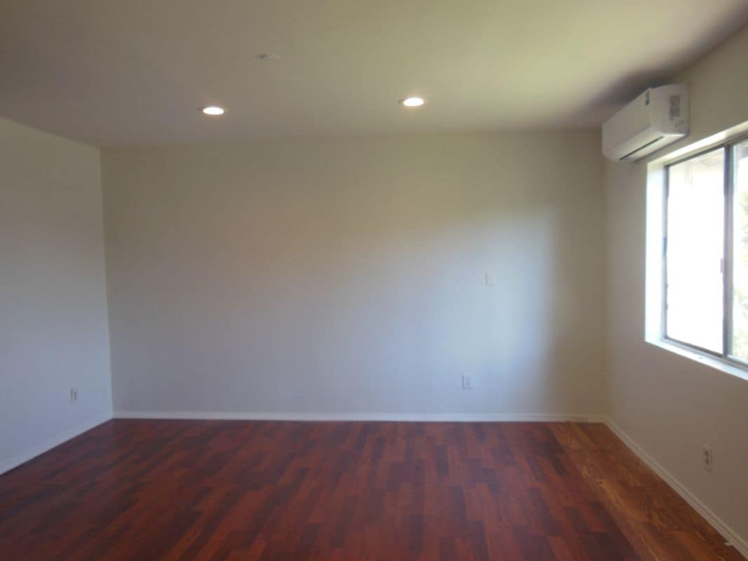 Building Photo - 439 W Walnut Ave