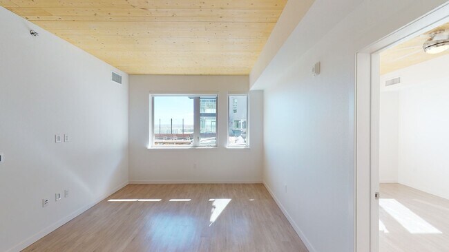 Interior Photo - Cirrus