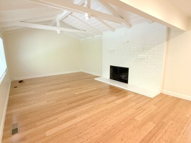 Foto del edificio - Remodeled One Story Home Located In Desirable Lafayette !