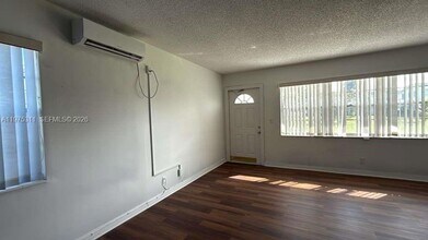 Building Photo - 104 Easthampton E