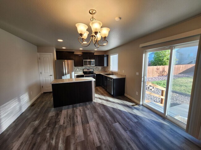 Building Photo - Newer 4 bedroom in The Vistas at Meridian Ranch