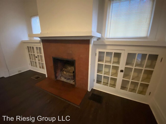 Building Photo - 318 Grosvenor Ave