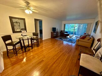 Building Photo - 3 Garden St