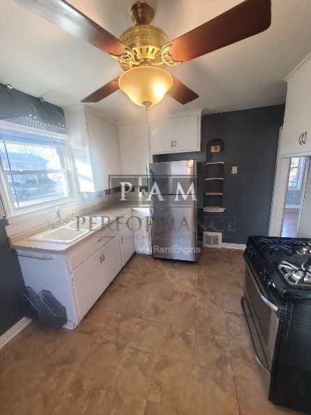 Foto del edificio - 3156 N 75th St
