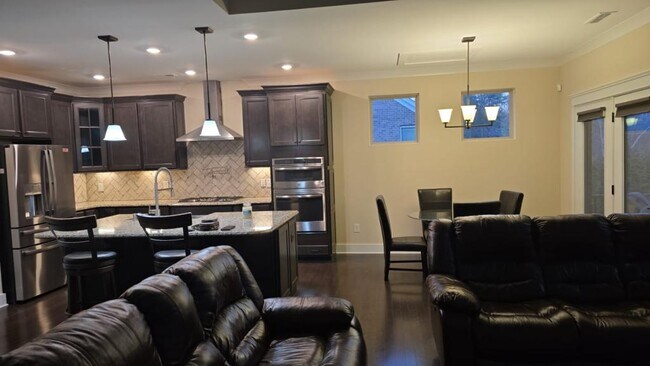 Foto del edificio - 6002 Bedstone Dr