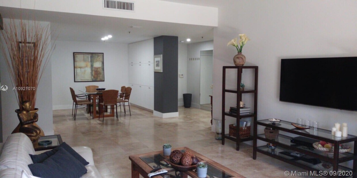 Primary Photo - 251 Crandon Blvd