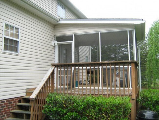 Foto del edificio - Large Home in the Northeast Area of Columbia