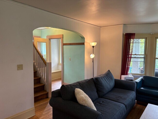 Building Photo - 107 Elmwood Ave