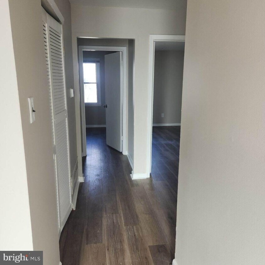 5 Maynard Dr Unit B, Gloucester Township, NJ 08081 Room for Rent in Gloucester Township, NJ