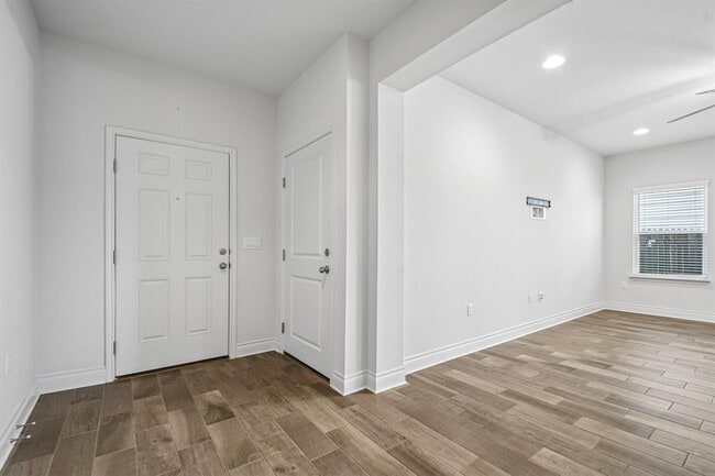 Building Photo - 10213 Forest Grove Dr