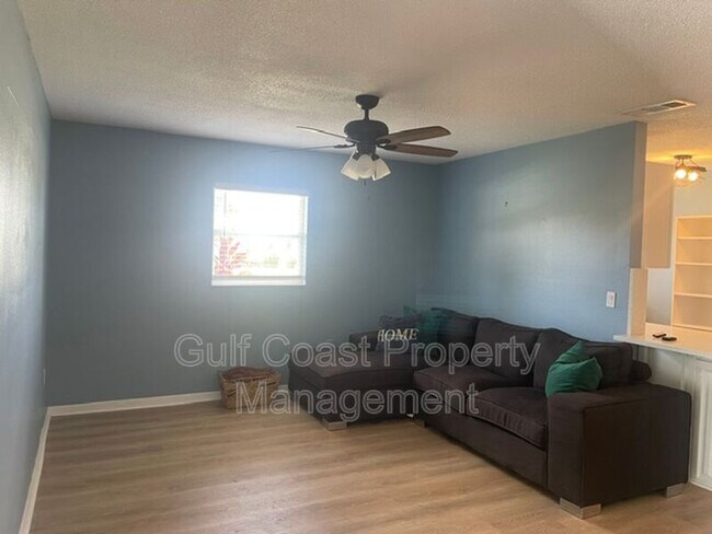 Building Photo - 2227 Montclair Dr