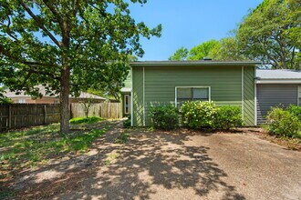 Building Photo - 62 4th Ave