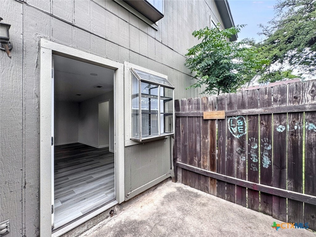 Foto del edificio - 608 Bracewood Cir