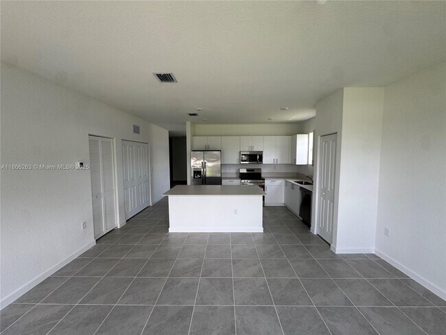 Foto del edificio - 2990 SE 23rd Ave