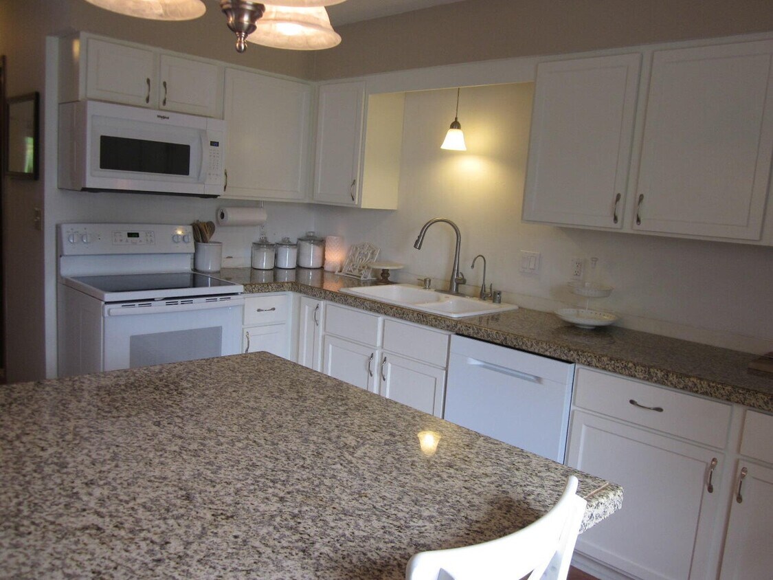 Kitchen - 440 Hi View Dr