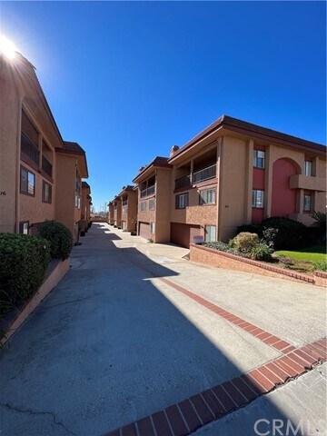 Foto del edificio - 818 W Naomi Ave