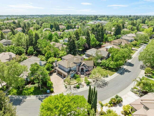 Building Photo - 3423 La Playa Dr