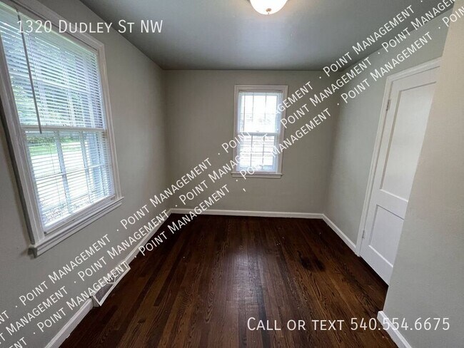 Foto del edificio - 1320 Dudley St NW