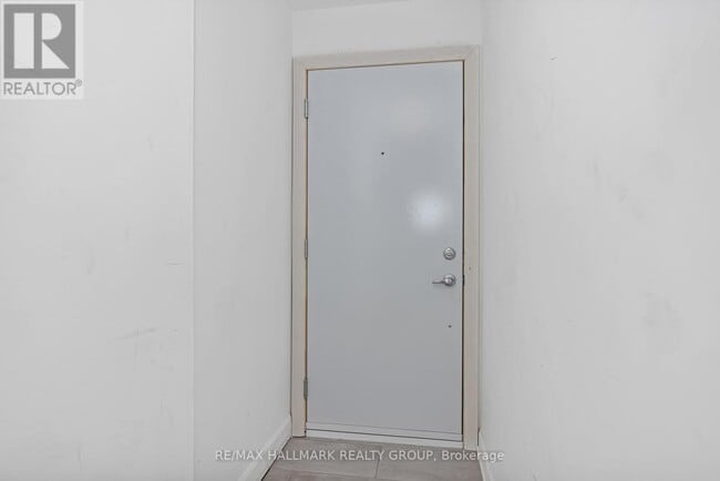 Building Photo - 6104 Renaud Rd