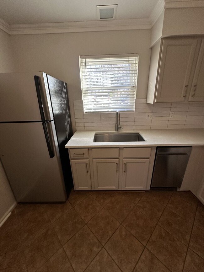 Foto del edificio - 3 Bedroom 2.5 Bathroom Condo!