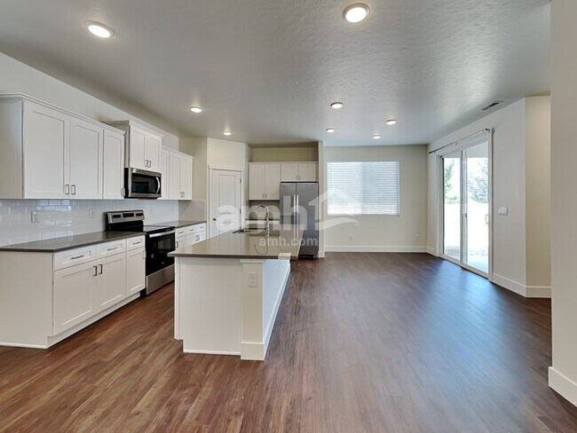 Building Photo - 886 N Rivermist Pl