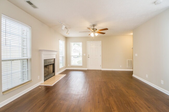 Foto del edificio - 3544 Glenfalls Dr