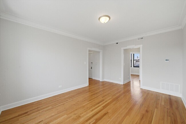 Foto del edificio - 2642 N Milwaukee Ave