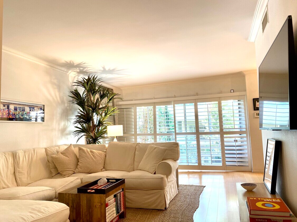 1131 Alta Loma Rd Unit 322, West Hollywood, CA 90069 Condo for Rent