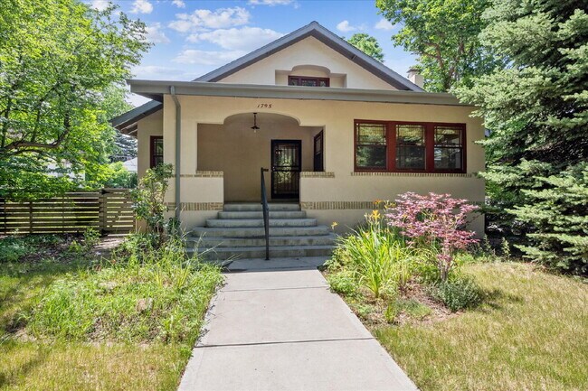 Building Photo - Spacious Comfort in Park Hill – 4-Bed, 2.5...