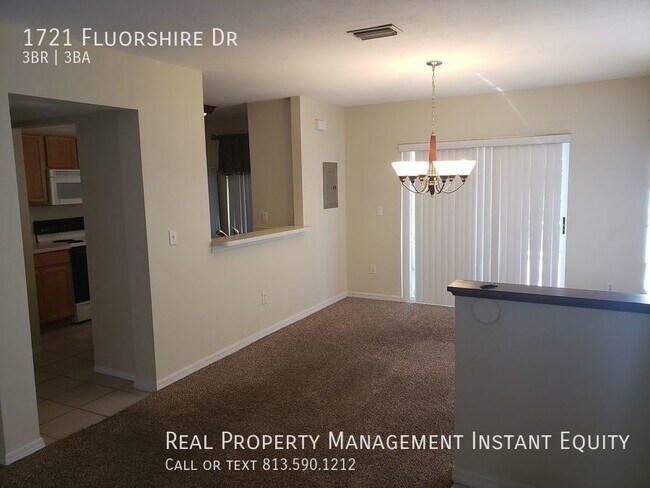 Building Photo - Cute Brandon Townhome