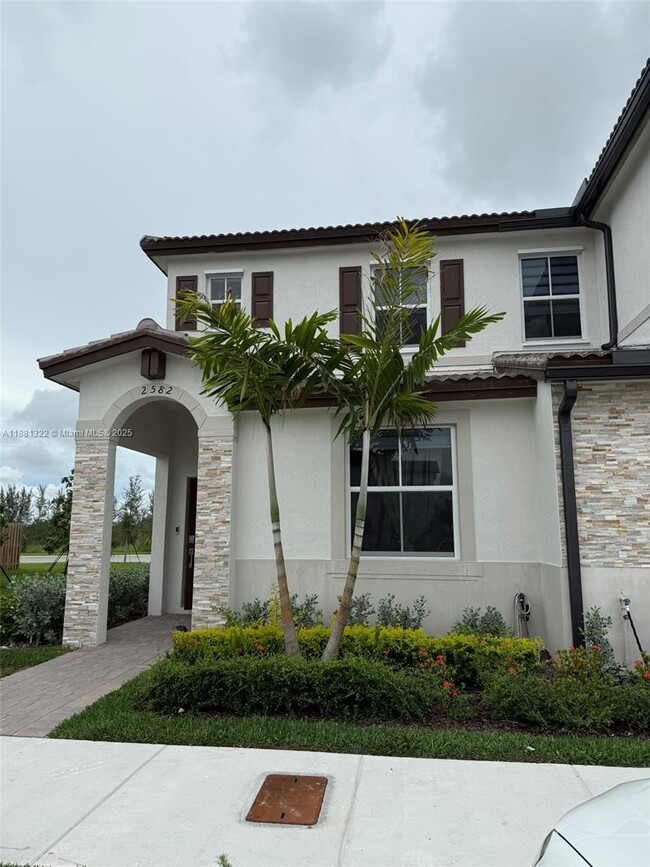 Foto del edificio - 2582 SE 29th St
