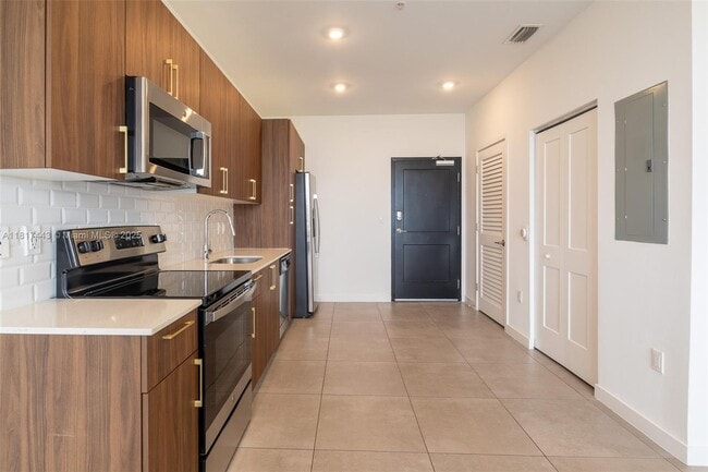 Foto del edificio - 218 NW 8th St