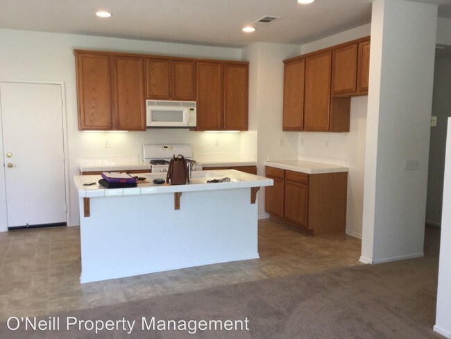 Building Photo - 4 br, 3 bath House - 6341 Cattleman Drive