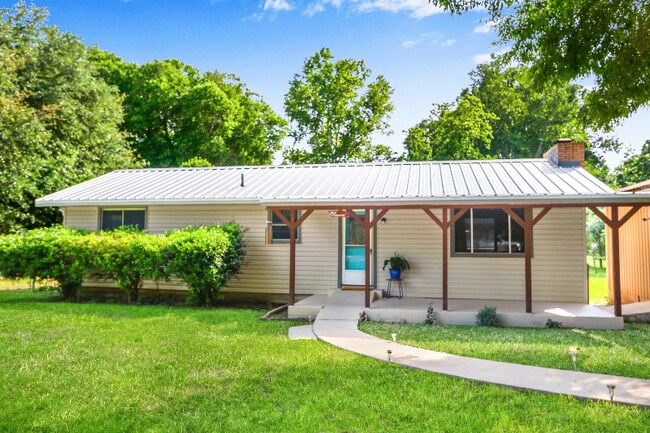 Building Photo - 1410 Pecan Dr NW