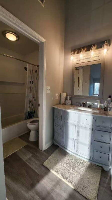 Foto del edificio - 8511 Falls Run Rd