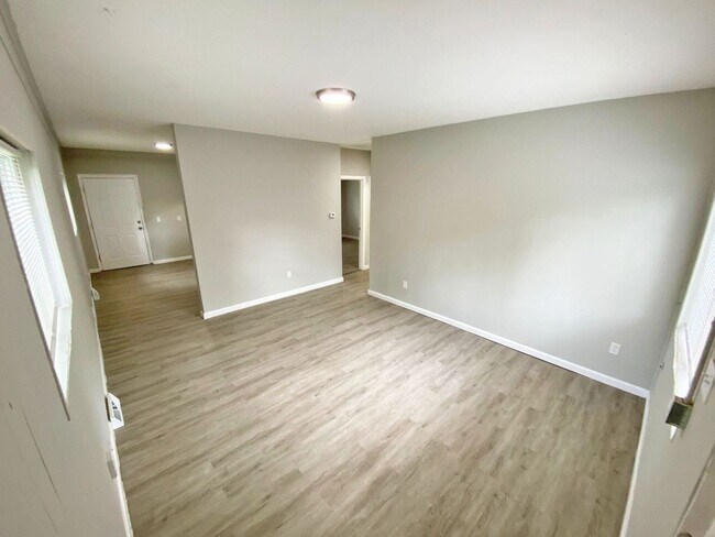Building Photo - Seneca 3116
