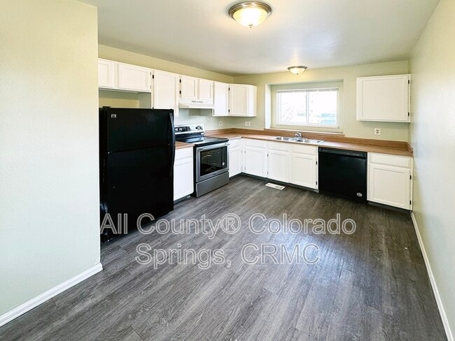 Building Photo - 1010 Mazatlan Cir