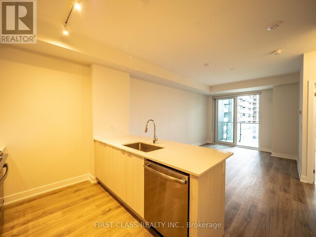 Building Photo - 430-430 Square One Dr