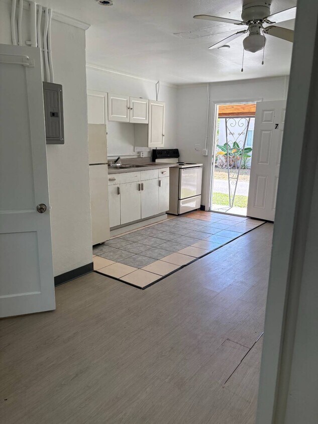 Foto principal - 12420 N Florida Ave