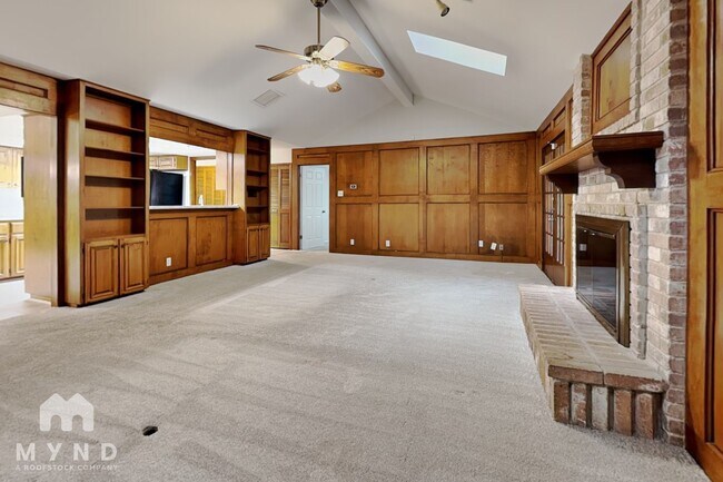 Foto del edificio - 15710 Fern Ridge St