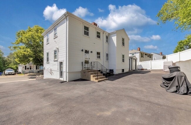 Building Photo - 30 Bateman St