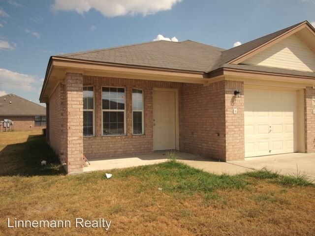 Primary Photo - 2702 Seabiscuit Dr