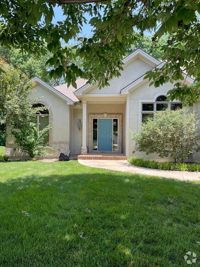 RavenwoodSomerset Apartments for Rent with Parking Kansas City, MO