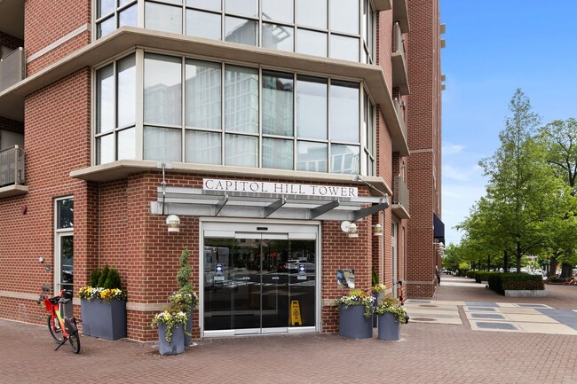 Foto del edificio - Cozy 1 Bedroom Condo in Navy Yard!