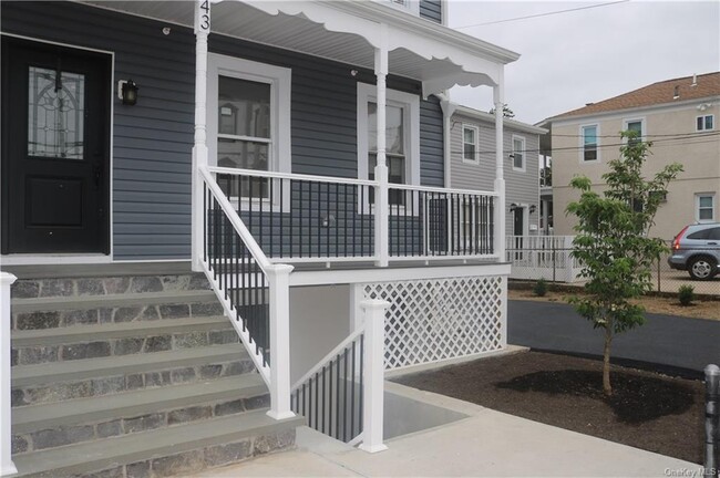 Building Photo - 43 Elm St